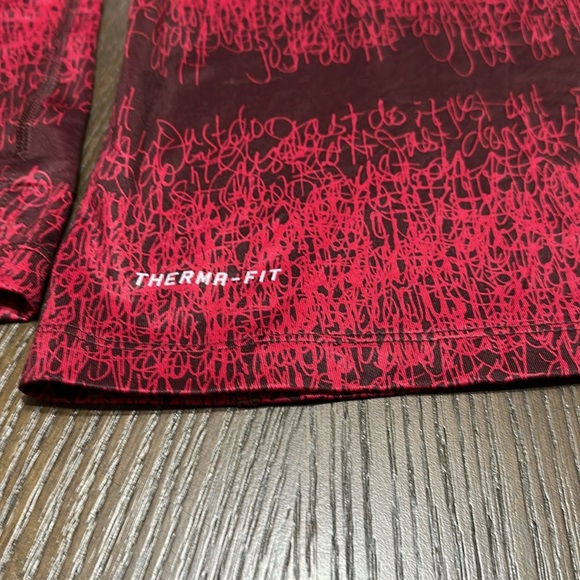Nike Therma-FIT Women's Long-Sleeve
Thermal Top, Size Medium - Picture 4 of 13